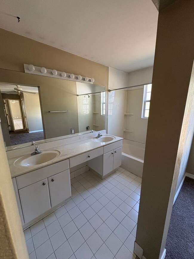 Building Photo - 118 Summerwood Dr