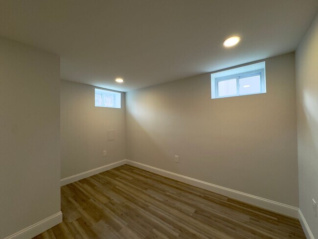 Building Photo - Spacious 3Bed/2Bath Townhome with Modern Amenities and Outdoor Space in Woodlawn MD