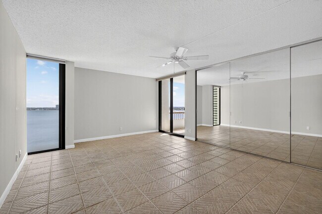 Building Photo - 5540 N Ocean Dr