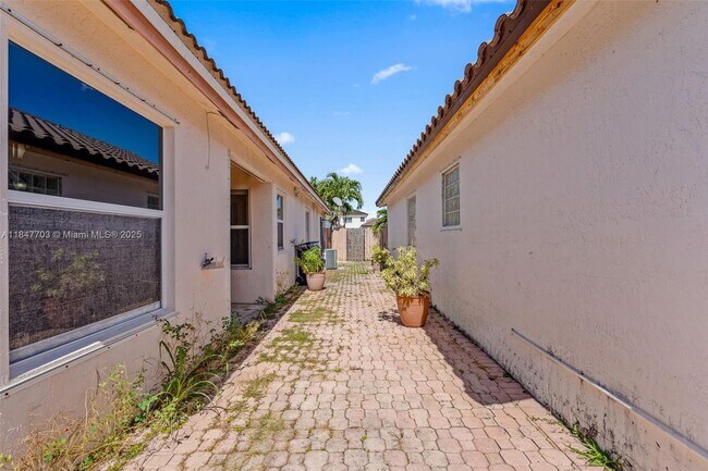 Building Photo - 14202 SW 151st Ct