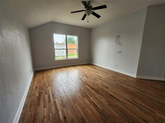 Building Photo - 529 Roundrock Ln