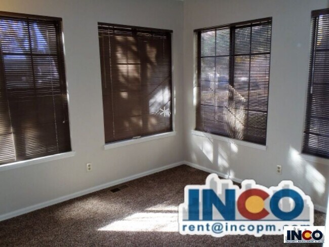 Building Photo - Light &amp; Bright 2 bed 1 bath Condo near...