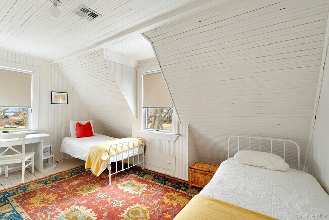 Building Photo - 150 King St