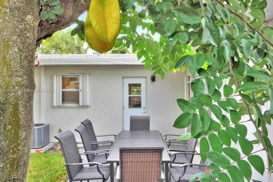 Primary Photo - 1573 NE 30th Ct