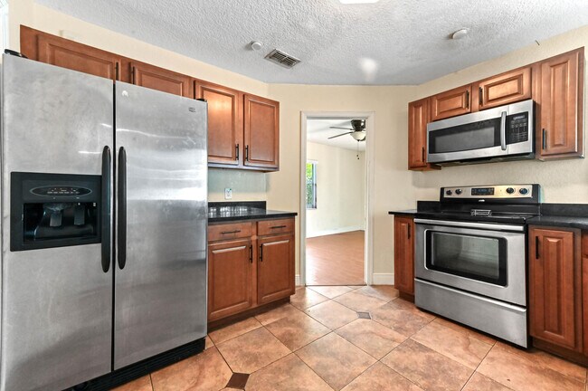 Building Photo - 10332 Dorchester Dr