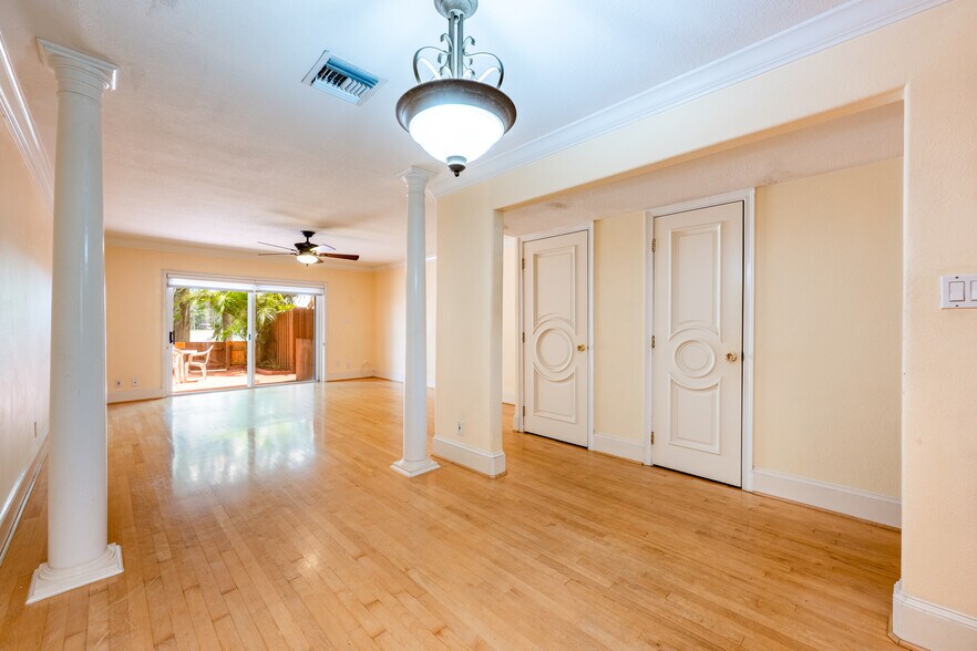 Building Photo - 372 Georgetown Dr