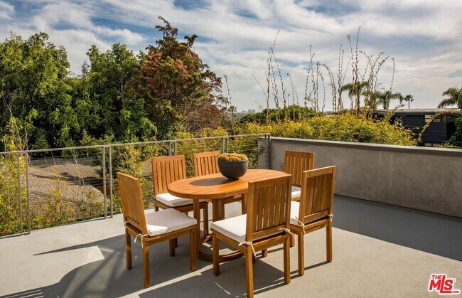 Building Photo - 3218 Maplewood Ave