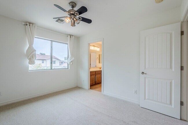 Building Photo - 2744 E Donato Dr
