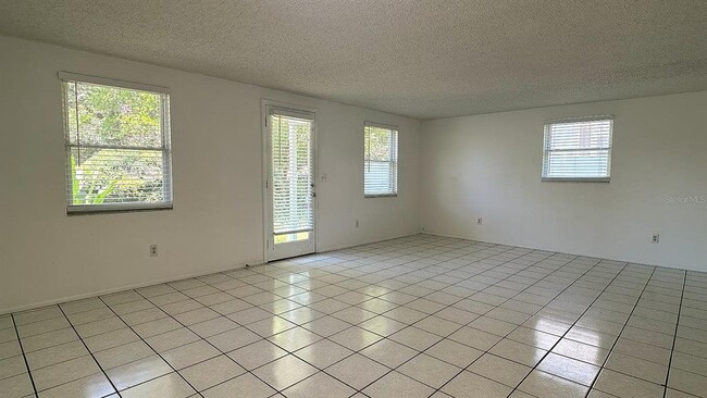 Building Photo - 3218 W San Pedro St