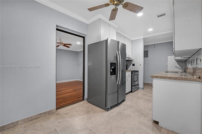 Building Photo - 801 N 70th Ave