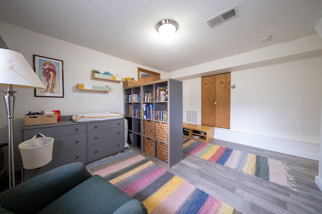 Building Photo - 14130 35th Ave N