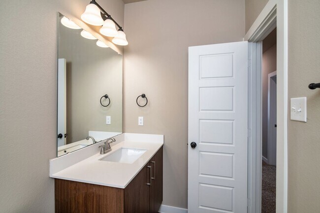 Building Photo - GORGEOUS 3 BEDROOM DUPLEX LOCATED IN MIDLOTHIAN ISD!