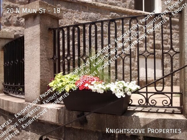 Building Photo - 20 N Main St