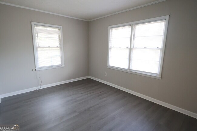 Building Photo - 351 Brook St