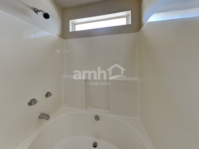 Building Photo - 1212 Wembley Dr