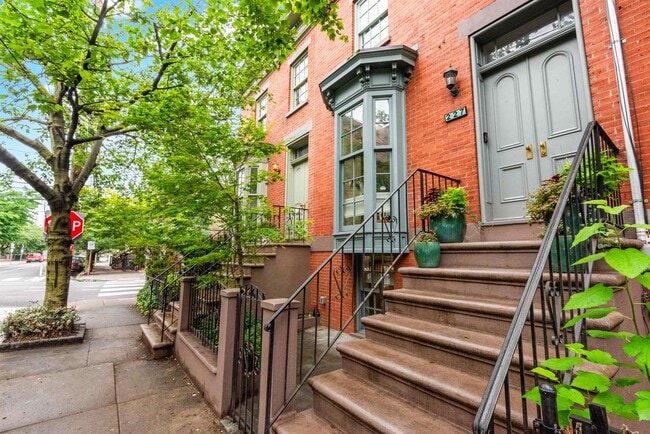 Building Photo - 227 5th St