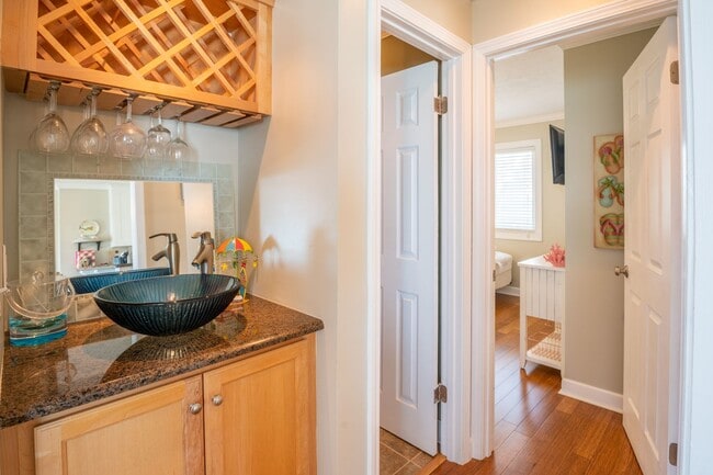 Building Photo - PERFECT "WORK FROM HOME" LOCATION (CALL FO...