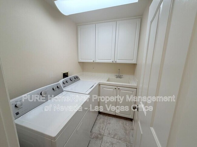 Building Photo - 2121 Stone Croft St