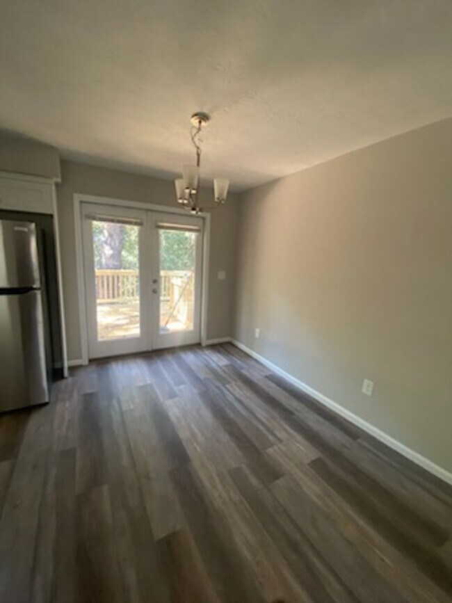 Building Photo - 5075 3rd Ave