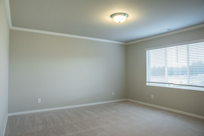 Building Photo - 3006 Mahogony St NE - corner lot