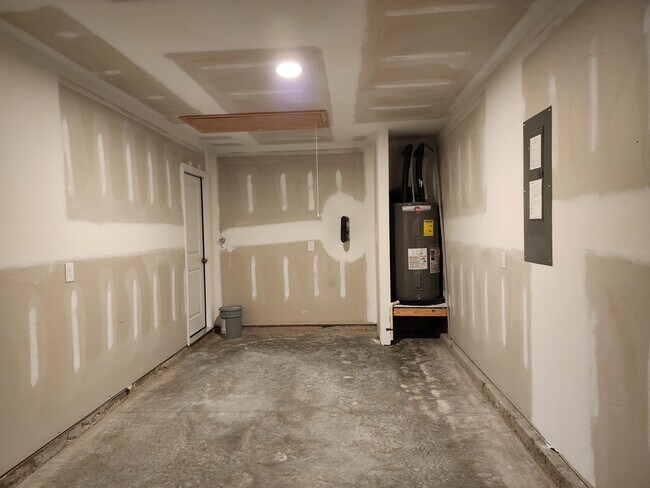 Building Photo - 1015 Course Ln