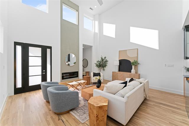 Building Photo - 2313 S Vernon Ave