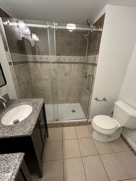 Building Photo - 2027 E Sergeant St