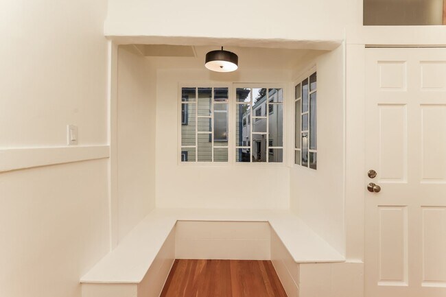 Building Photo - 1920 North Berkeley Bungalow Available!