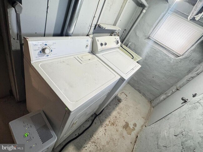 Building Photo - 3400 Elmley Ave