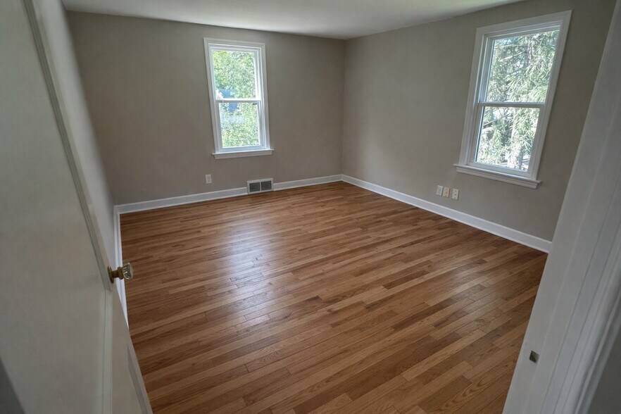 Building Photo - 1713 Sheridan St