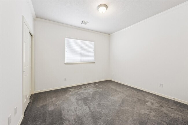 Building Photo - 116 White Dr