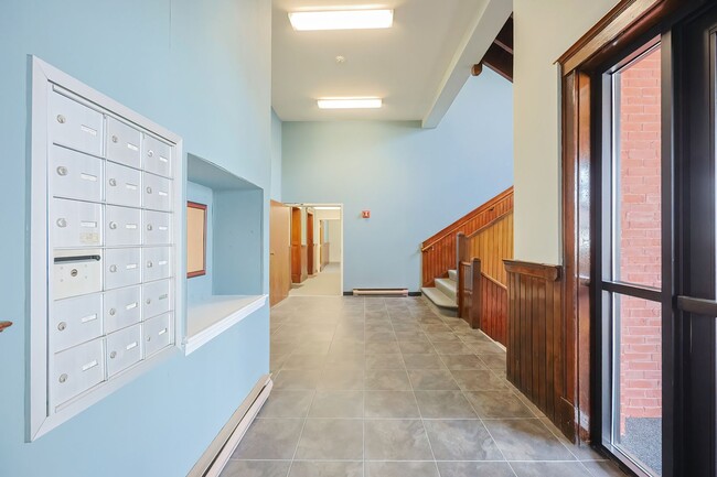 Building Photo - Hovey Condo