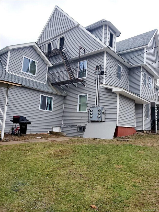 Building Photo - 14 Orange Ln