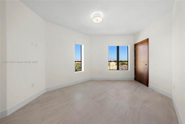 Building Photo - 701 Valencia Ave