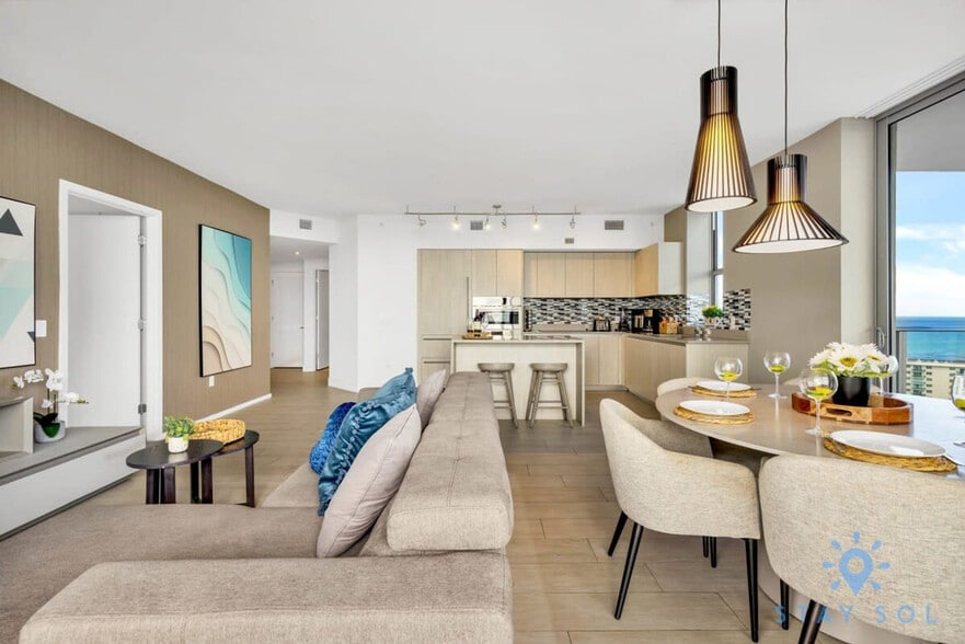 Building Photo - 4010 S Ocean Dr