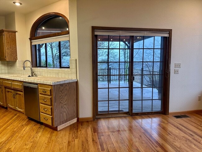 Building Photo - Available now, Executive 4 bdrm home with pool & hot tub!