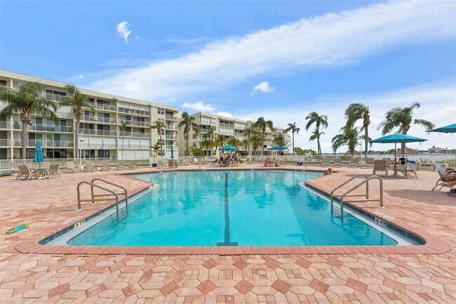 Building Photo - 16117 Rambling Vine Dr E