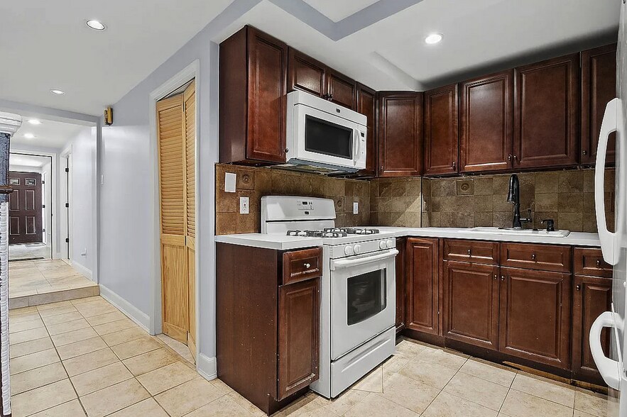 Building Photo - 1761 E 16th St