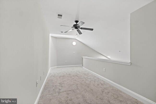 Building Photo - 6520 Lake Park Dr