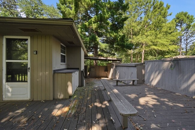 Building Photo - Midtown Tulsa | 3 Bed | 2 Bath | Recently Renovated