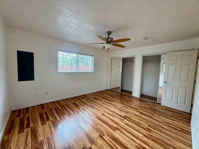 Building Photo - 3 Bed updated gem!