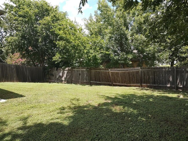 Building Photo - 2206 S Bagdad Rd