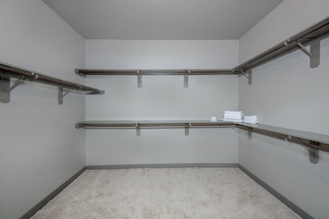 Building Photo - 1628-1898-1898 Wyndale St