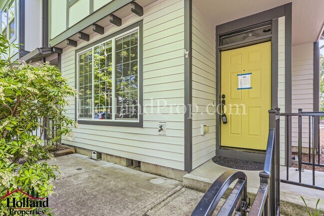 Building Photo - Beautiful 3 Bedroom Home with Community Pool, Hot Tub & 2-Car Garage in Hillsboro ** NEW PRICE $2...