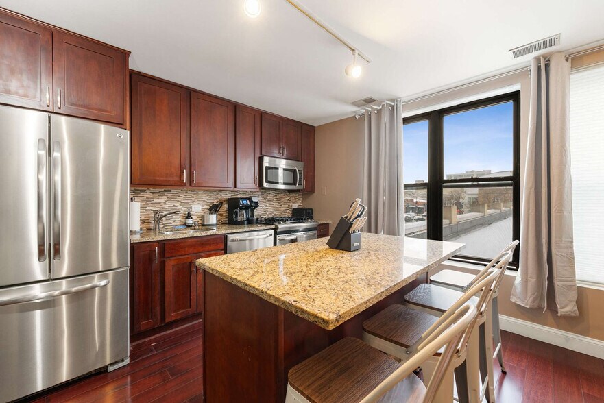 Building Photo - 1600 N Halsted St