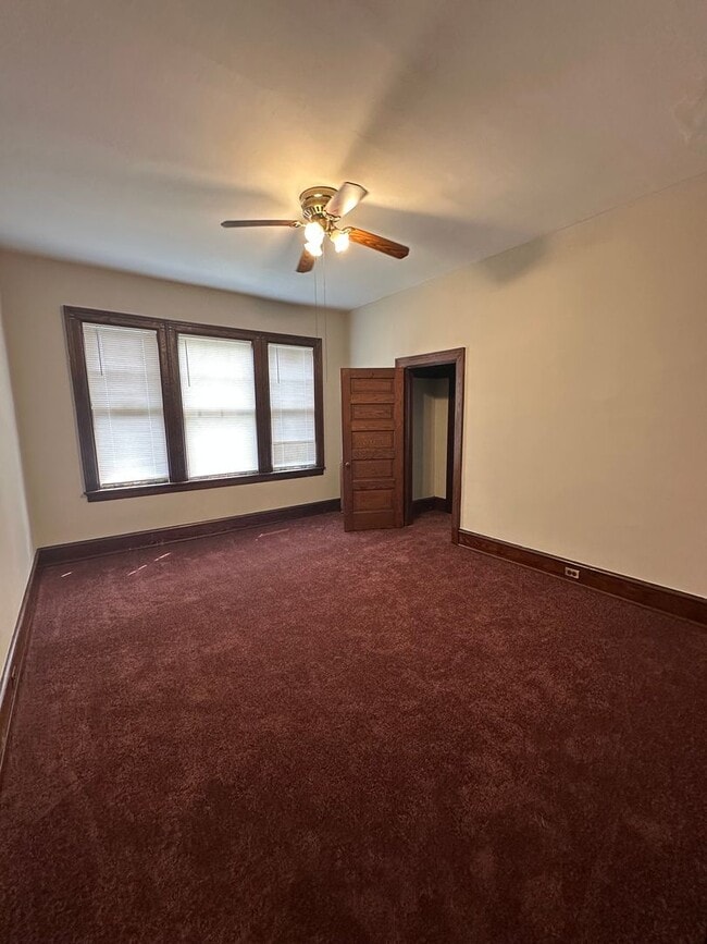 Building Photo - Beautiful Second Floor 3 Bed/1 Bath