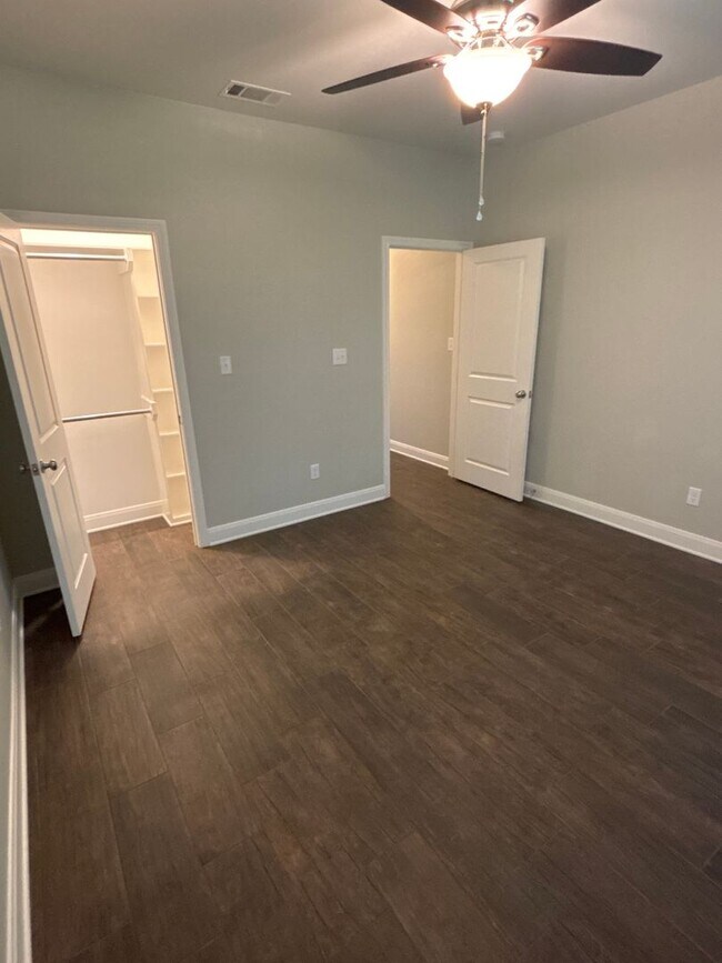 Building Photo - Beautiful South Tyler Rental in Royal Vist...