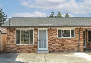 Building Photo - Move-In Special! Sleek 2BR in NE Portland ...