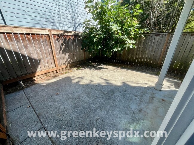 Building Photo - 3 Bedroom, 2.5 Bathroom Townhouse in N Por...
