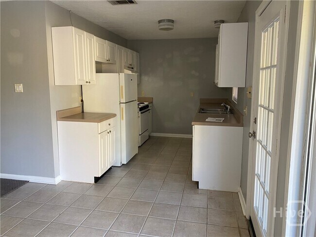 Building Photo - 16 S Stillwood Ct